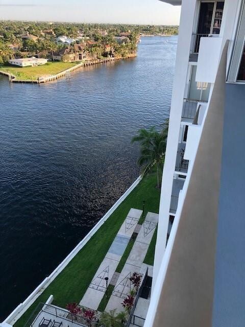 Building Photo - 1609 N Riverside Dr