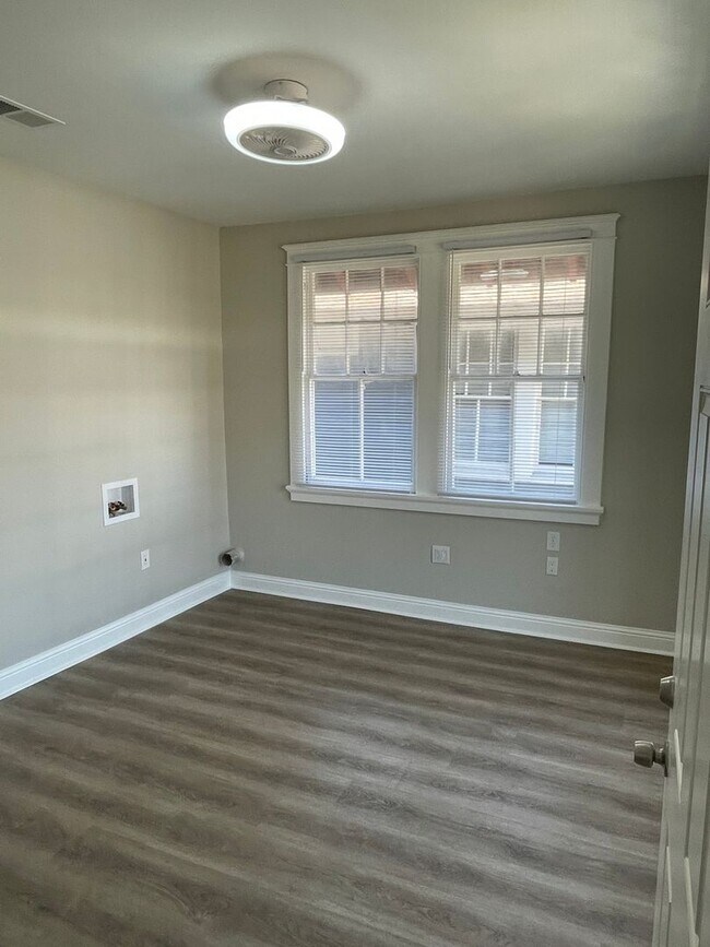 Building Photo - 1BD/1BA Midcity Apt Off Carrollton Ave