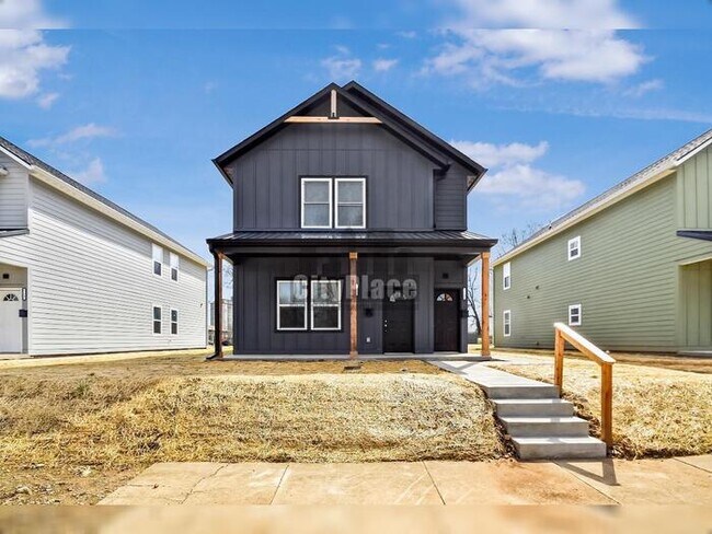 Building Photo - 1135 W 21st St