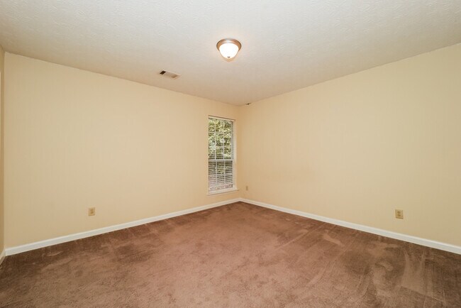 Building Photo - Wonderful 4 Bed Home!!