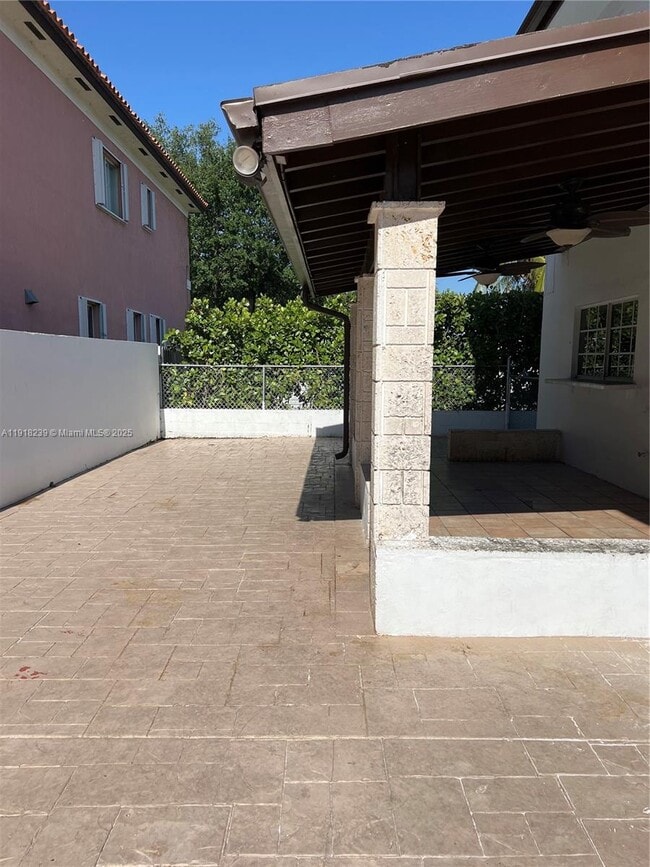 Building Photo - 6284 SW 26th St