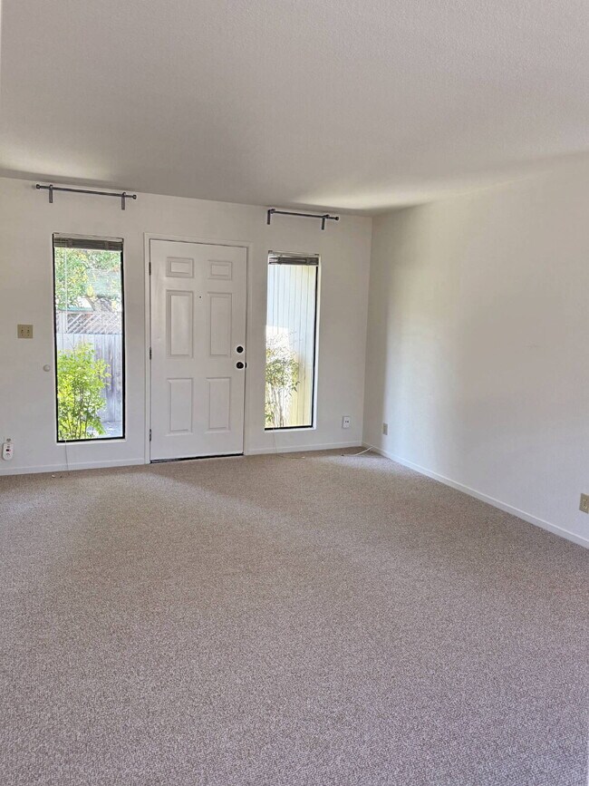 Building Photo - 2BD/2BA Single-Level Home Near Sonoma Plaza | Available Now.
