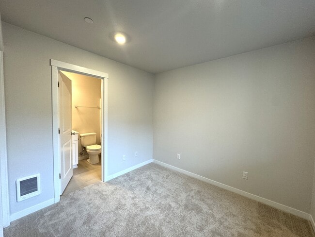 Building Photo - 15083 NW Ethel Ln