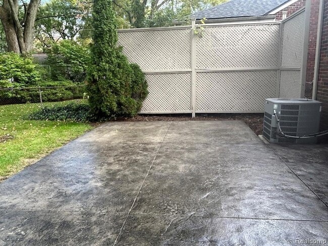 Building Photo - 1577 E Melton Rd