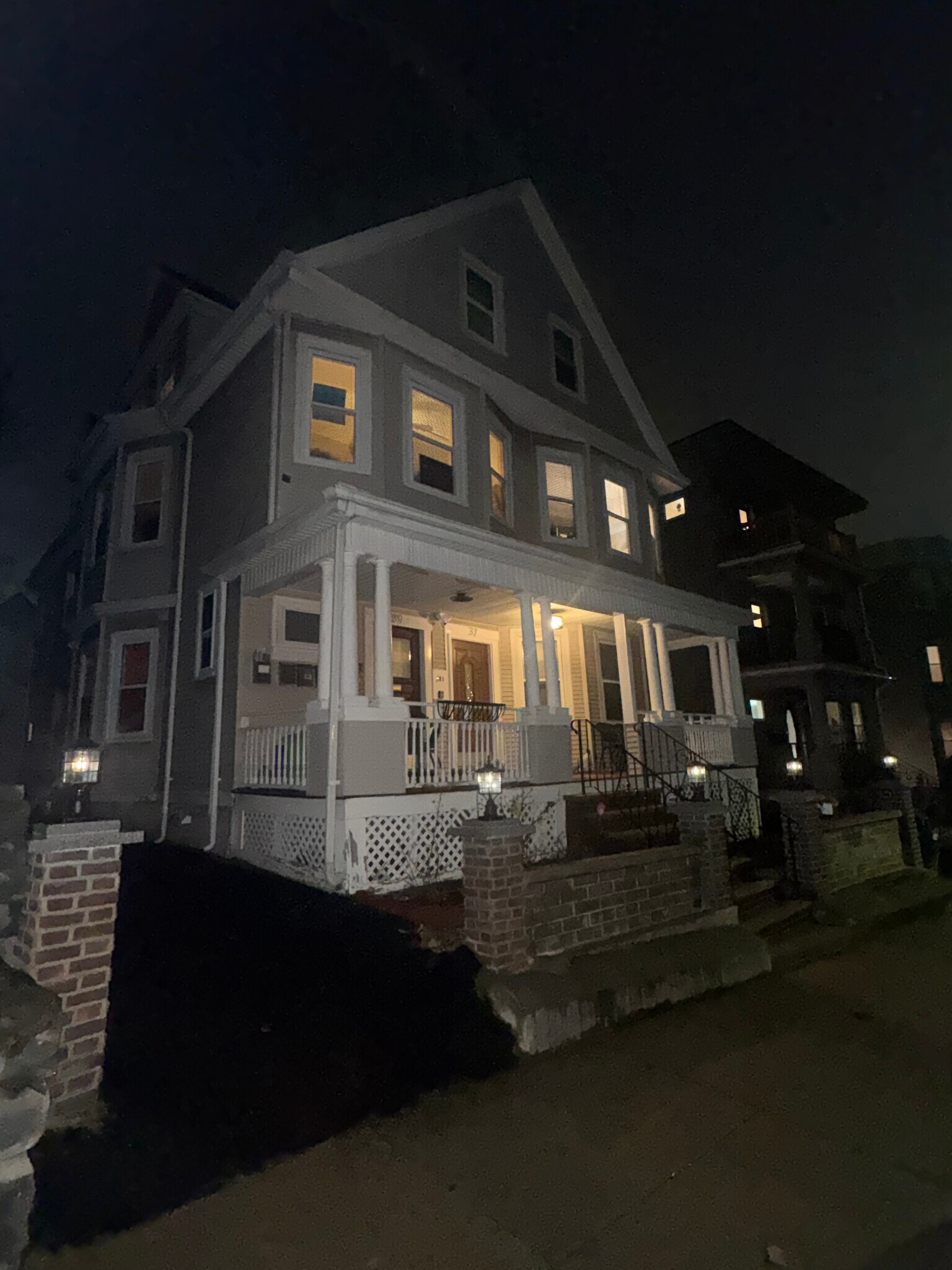 Building Photo - 39 Farquhar St