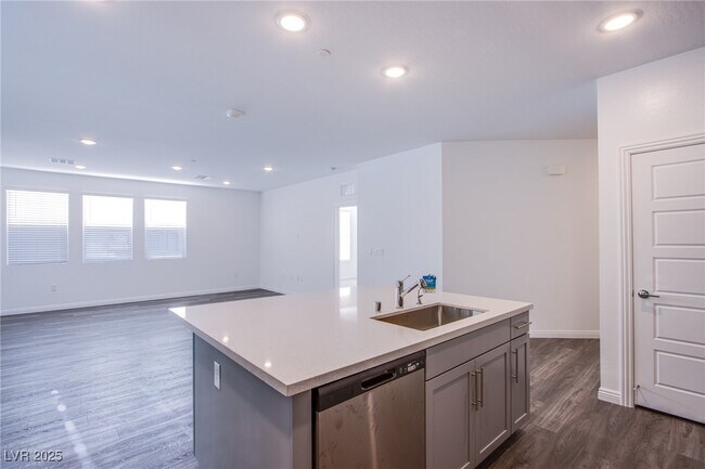 Building Photo - 2555 Hampton Rd