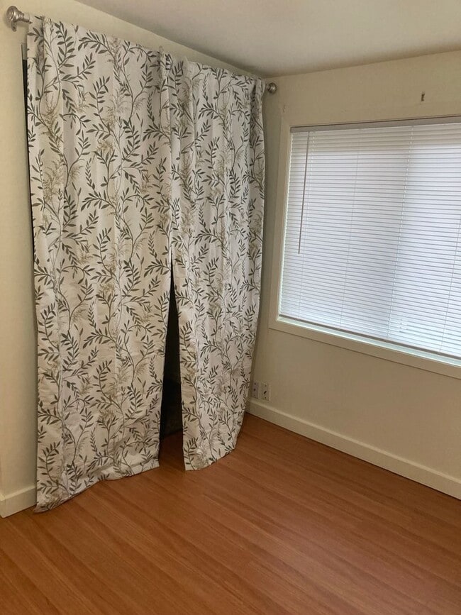 Building Photo - Cozy 4-Bedroom 1.5 Bath Gem with Fenced Ya...