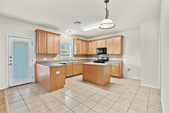 Building Photo - 2101 Rachel Ln