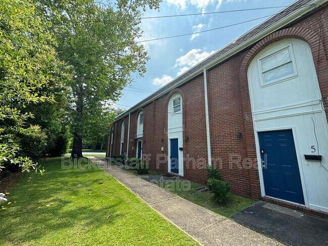 Building Photo - 1261 Cedar Ave