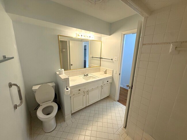 Building Photo - 835 Hill City Dr