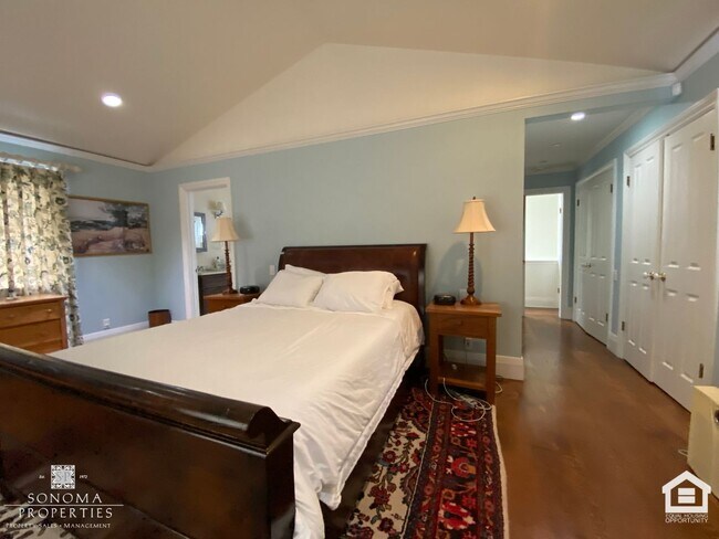 Building Photo - Stunning Furnished Eastside Home