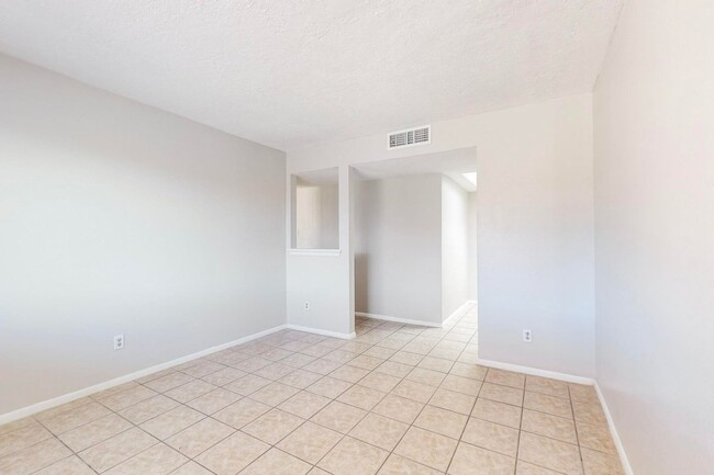 Building Photo - Taylor Ranch 4/BD 2/BA 2/CG