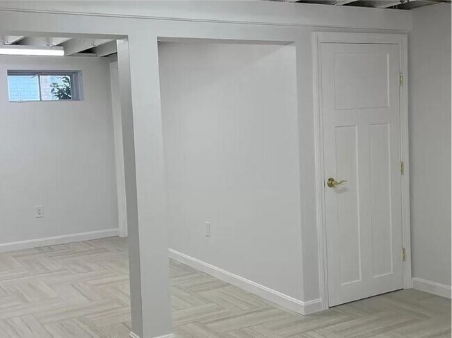 Building Photo - 14 Summer St