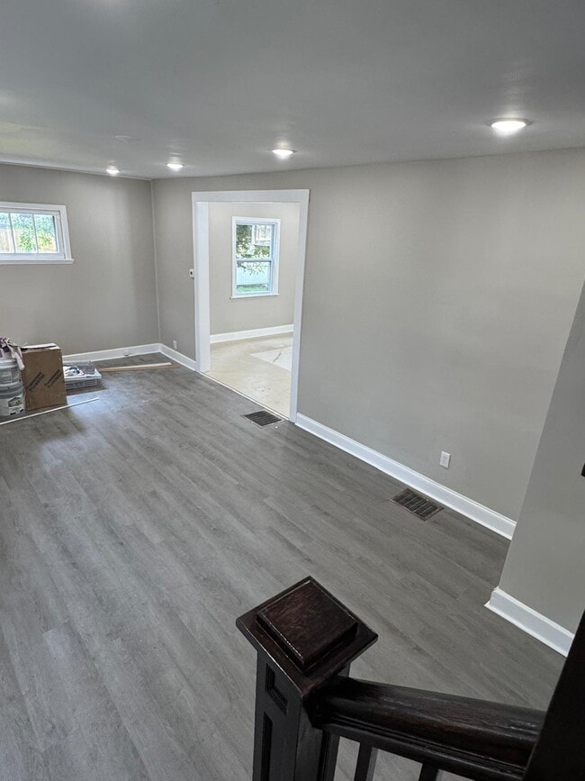 Building Photo - 445 W 25th St