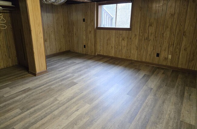 Building Photo - 401 Springhill Dr