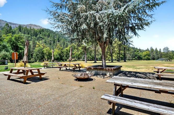 Building Photo - 16451 Golf Rd