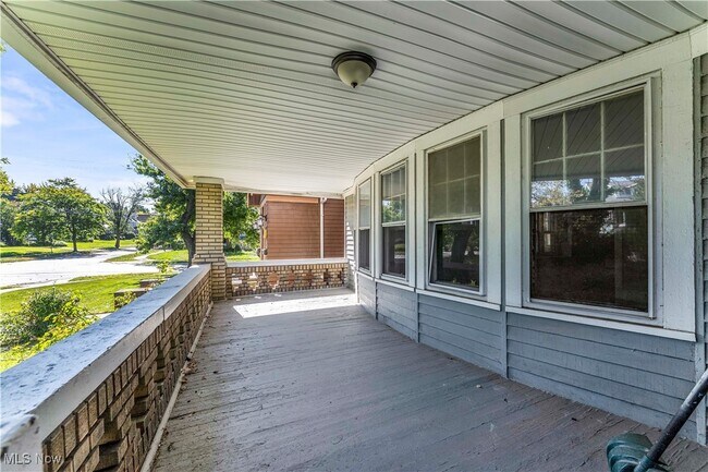 Building Photo - 1616 Eddington Rd