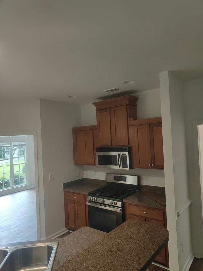 Building Photo - 6806 Lombard Ct
