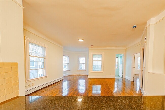 Building Photo - 118 White St