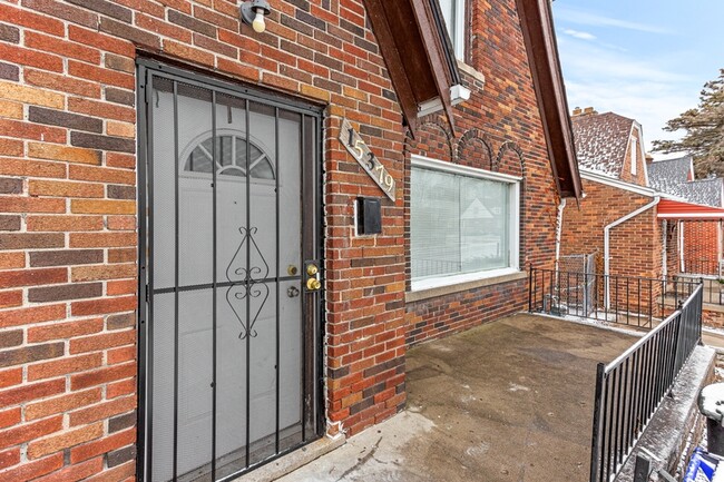 Building Photo - 15379 Monte Vista St