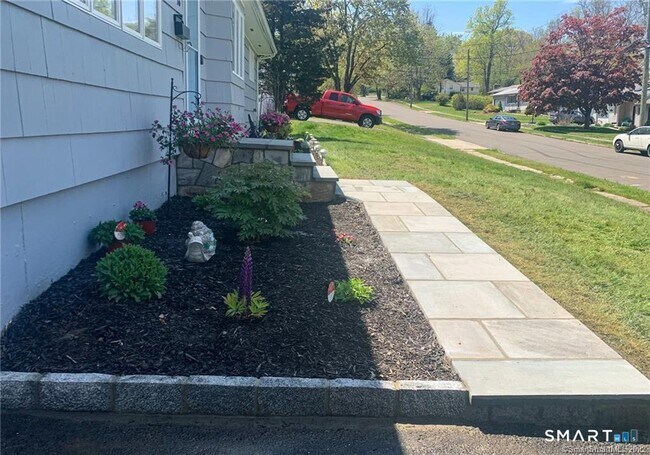 Building Photo - 96 Cornflower Dr