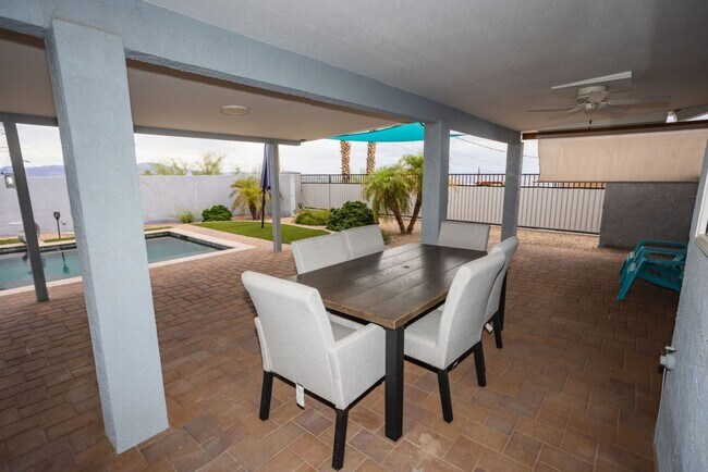 Building Photo - 3 BEDROOM 2 BATH 2 CAR GARAGE POOL HOME W/...