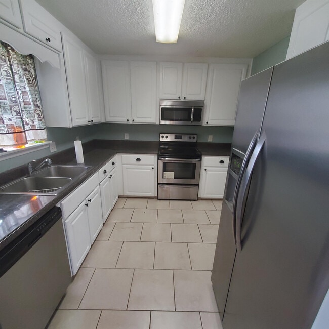 Building Photo - 953 Wedgewood Way