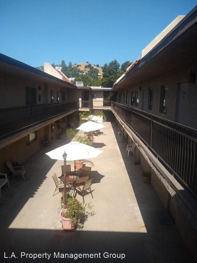 Building Photo - 23901 Los Rosas St