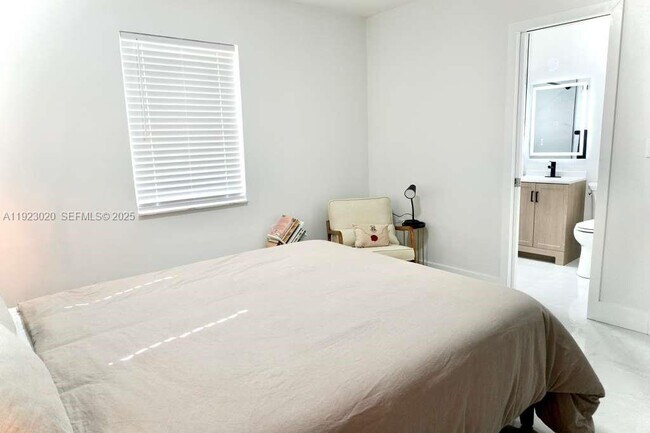 Building Photo - 1213 NW 6th Ave