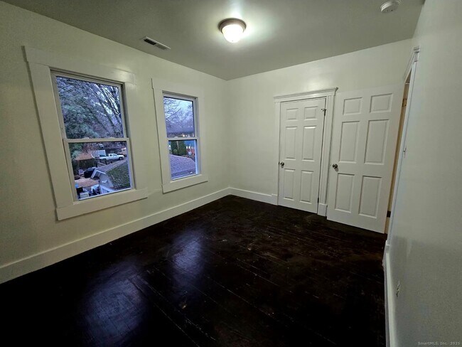 Building Photo - 75 Curtis St