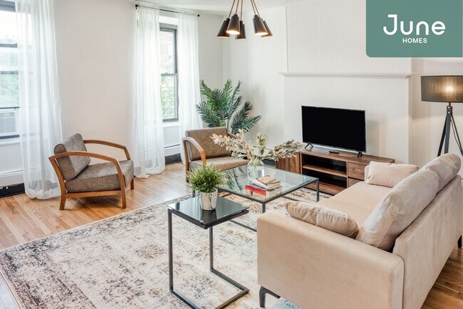 Building Photo - Queen room in 5-bed/1.0-bath Home