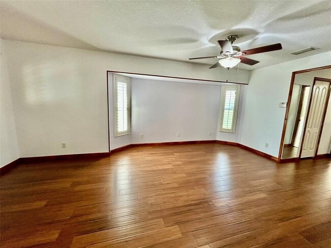 Building Photo - 25145 Mercedes Dr