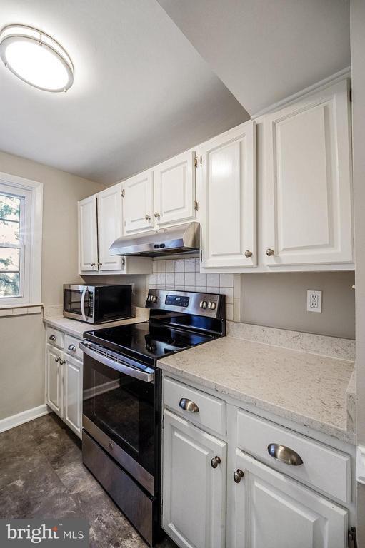 Building Photo - 704 S Arlington Mill Dr