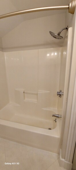 Master Bath - 36 Yale St