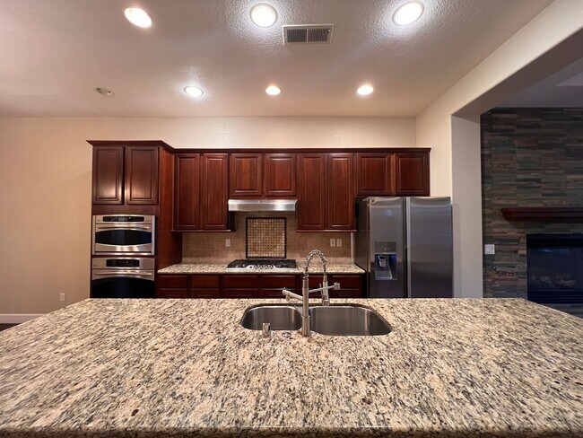 Building Photo - Large Home located in the Gated Community of Dorado in S. Reno