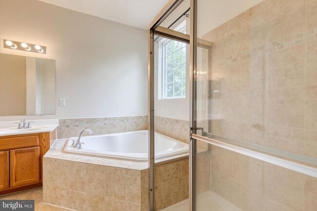 Building Photo - Welcome to Observation Drive! This lovely 3bd 2.5bth home is ready and waiting for you.