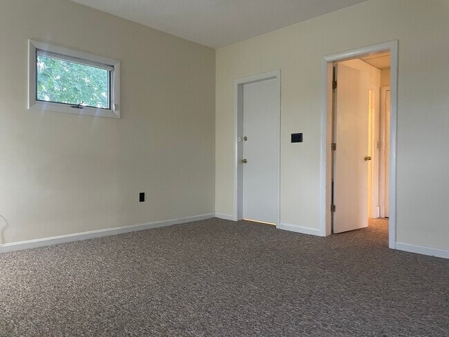 Building Photo - 228 Main St