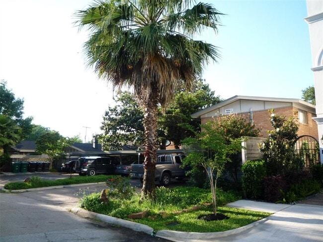 Building Photo - 4719 Oakshire Dr
