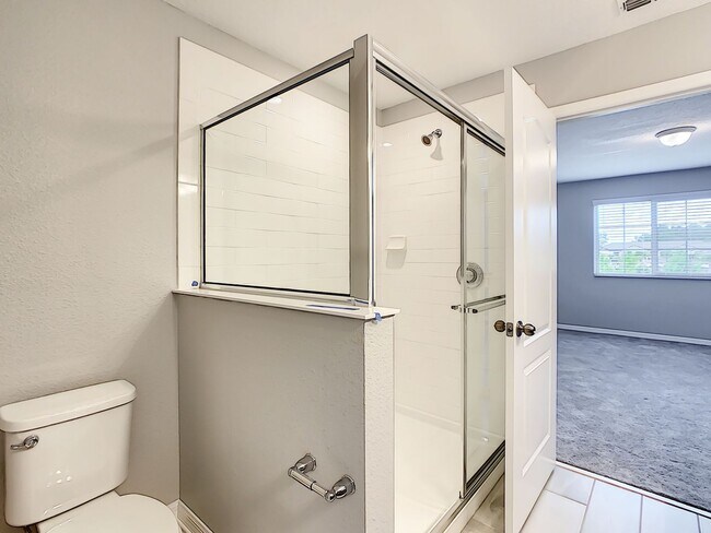 Building Photo - Stylish 3-Bedroom Townhome in Gated Sanfor...