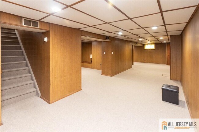 Building Photo - 10 Eardley Rd