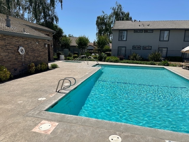 Building Photo - Modesto 2 Bedroom 2 Bath Condo "Parkview V...