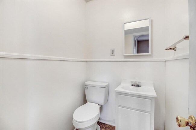 Building Photo - 514 Forest Hill Dr