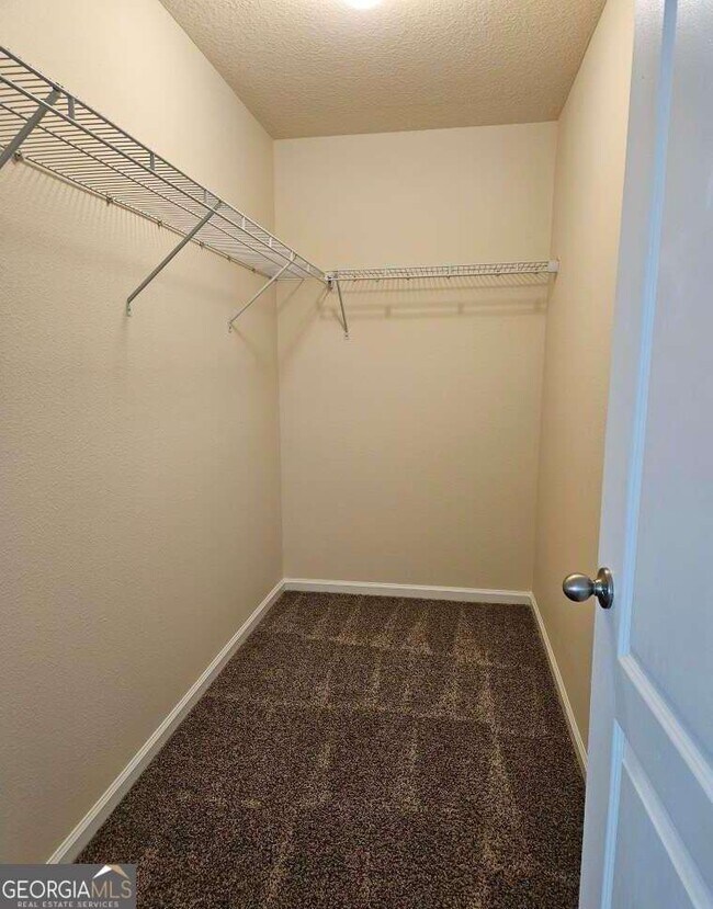 Building Photo - 209 Teakwood Dr