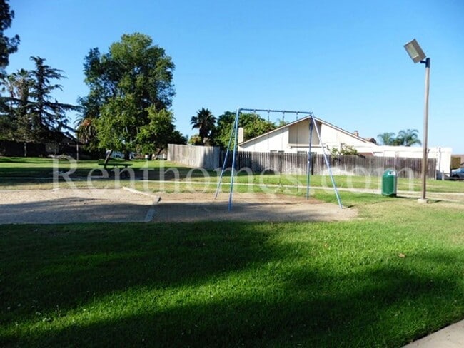 Building Photo - 1588 Rambla Puesta