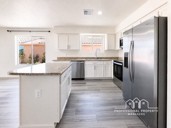 Building Photo - 4-bedroom, 2-bathroom home in Desert Oasis
