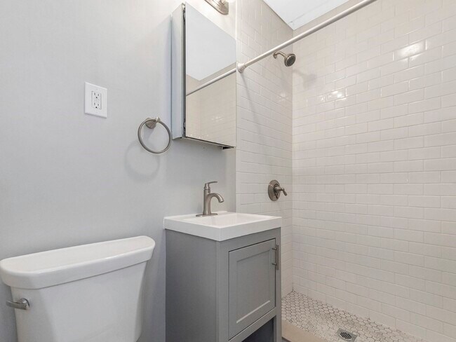 Building Photo - 180 River St