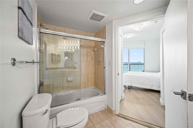 Building Photo - 1750 N Bayshore Dr