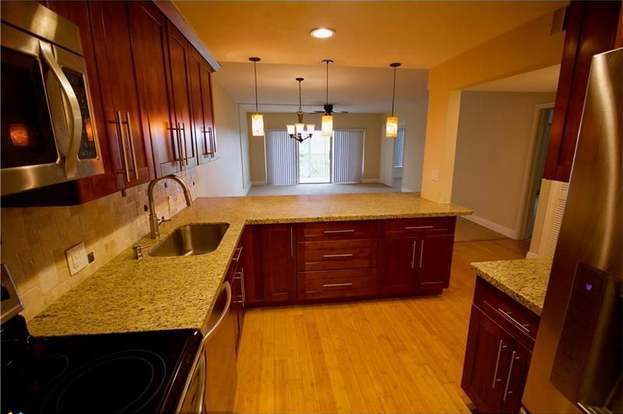 Building Photo - 3050 N Palm Aire Dr