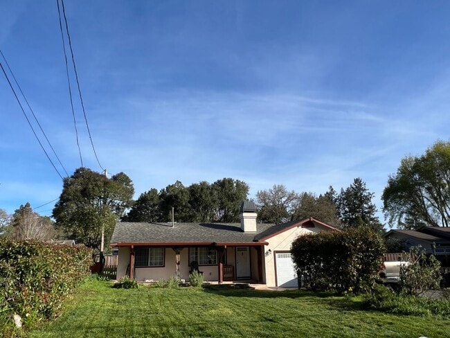 Building Photo - Come check out this Beautiful Country Home...