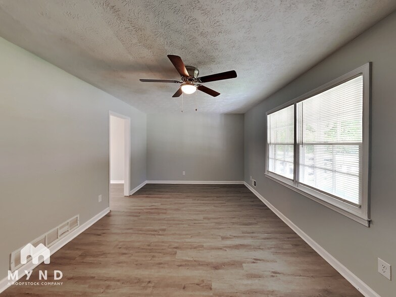 Building Photo - 1836 Hillsway SW